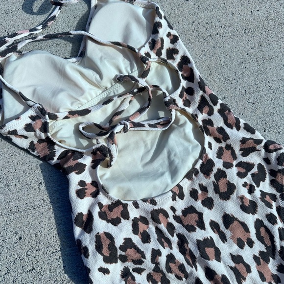 Aerie Buzzed Terry Leopard Strappy Back One Piece Swimsuit
NWT - Picture 4 of 4